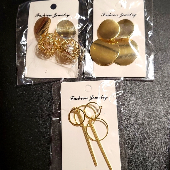 Earrings Lot of 3 Pairs Gold Tone Post Earrings - Picture 1 of 7